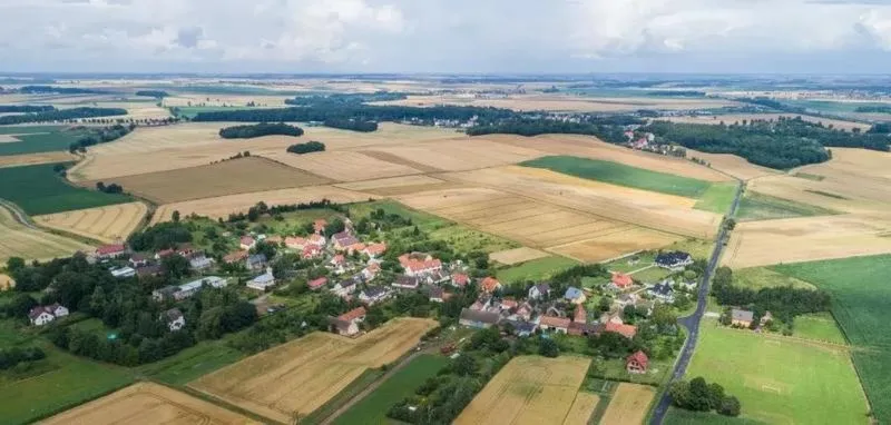 Jak wygląda życie w sercu polskiej wsi: vod czym chata bogata?