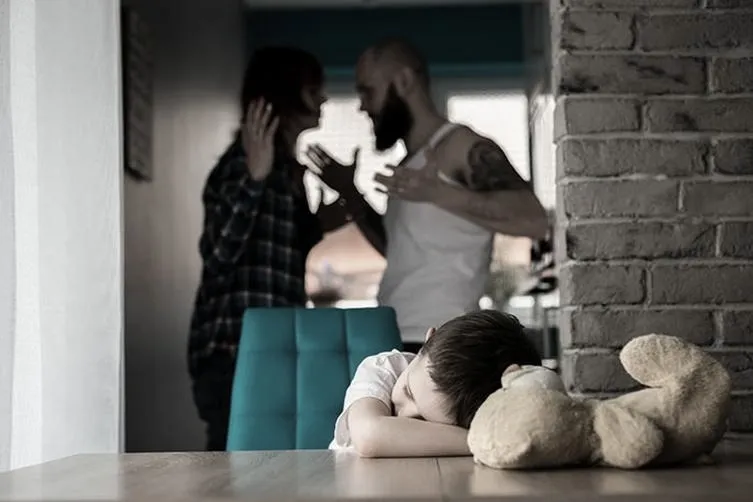 Kiedy miłość staje się przemocą: film o mężu, który bije żonę